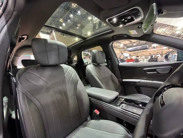 dalam mobil lepas aura